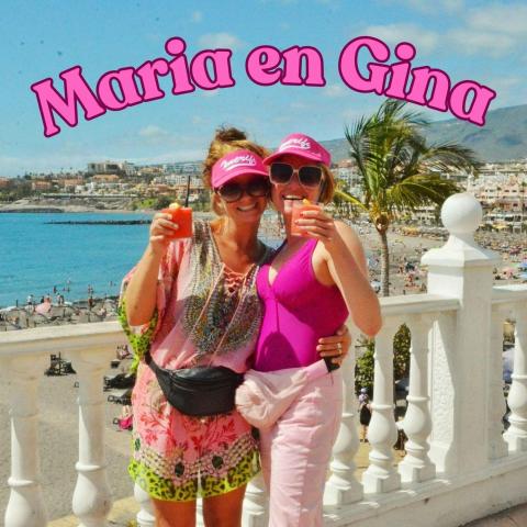 Charlotte Verdick en Hanne Timmermans - Playa de las Americas met Maria en Gina © Playa de las Americas met Maria en Gina