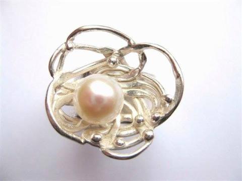 Workshop 'Juwelen maken' - Elke Peeters, meester juweelontwerpster sinds 1995 © Elke Peeters