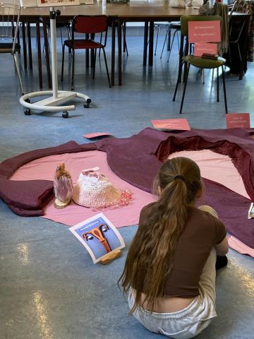 Cyclusshow-Krachtvrouw, een moeder-dochterworkshop © Katrien Nuttin