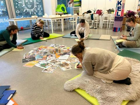 Cyclusshow-Krachtvrouw, een moeder-dochterworkshop © Brenda Pauwels