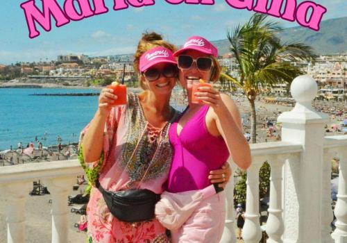 Charlotte Verdick en Hanne Timmermans - Playa de las Americas met Maria en Gina © Playa de las Americas met Maria en Gina