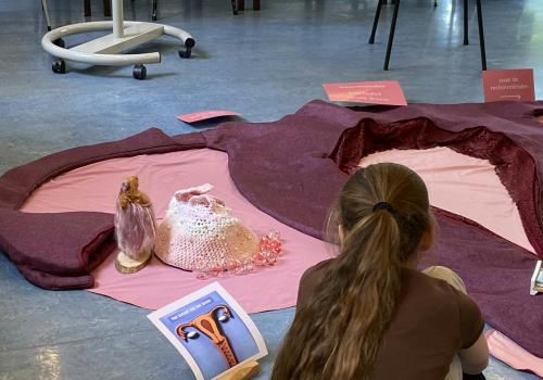 Cyclusshow-Krachtvrouw, een moeder-dochterworkshop © Katrien Nuttin