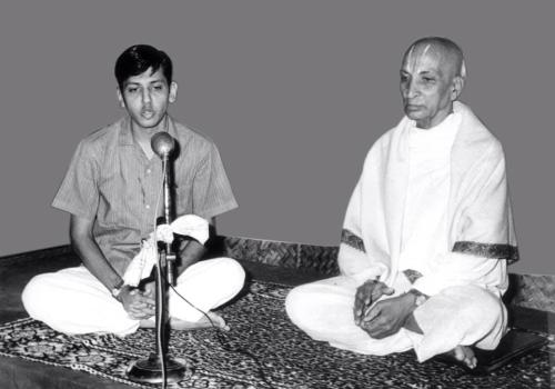 Traditioneel reciteren van Vedische teksten in het Sanskriet © eigen foto Traditioneel reciteren van Vedische teksten in het Sanskriet © eigen foto