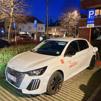Nieuwe Cambio-wagen op Mie Broosplein